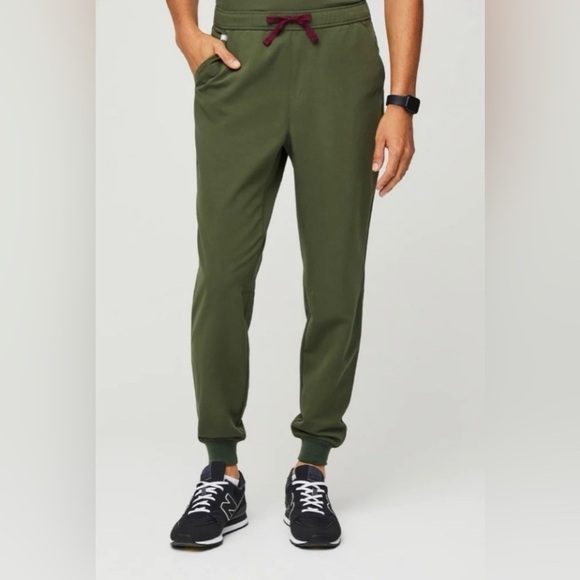 Figs Men’s Tansen Jogger Scrub Pants Dark Olive , size Large - Picture 1 of 8